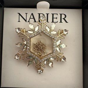 Very Cute Ladies Snowflake Brooch